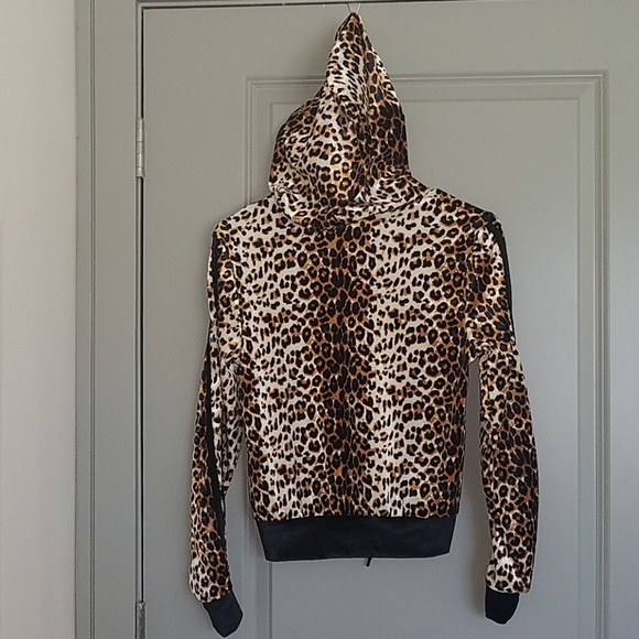 Set: Leopard joggers and crop hoodie - Picture 2 of 5